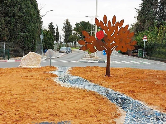 פסל סביבתי "אילן אילן" ממתכת מוחלדת ופסיפס מאת חן וינקלר במועצה אזורית שפיר