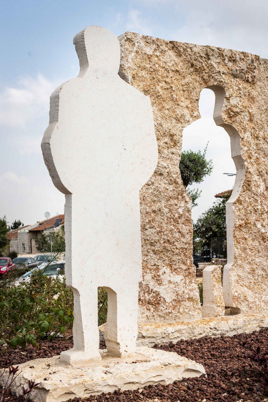 אנדרטת השוטר במבשרת ציון - פיסול סביבתי לזכרו של יוסי קירמה ז"ל, לוחם יס"מ שנפל בקרב