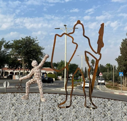 פסל "דוד וגולית" - יצירת פיסול סביבתי של האמן חן וינקלר במועצה אזורית שפיר, עשוי ממתכת מוחלדת בשילוב קריסטלים המתארת את הסיפור התנ"כי המפורסם