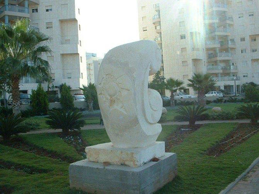 פסל 'אשד' - יצירת אמנות סביבתית מאבן ירושלמית בגובה 2.40 מטר, המדמה זרימת מים גועשים, ברמת פולג נתניה
פסלים
פיסול סביבתי ירוק