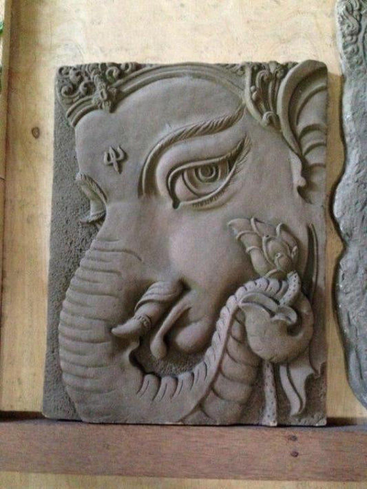 תבליט אבן חול מהמזרח 11