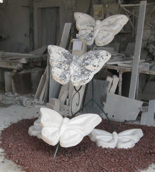 יצירת אמנות "פרפרים ירוקים" - קומפוזיציה אקולוגית של פרפרים בגוונים ירוקים מבית וינקלר אנדרטאות