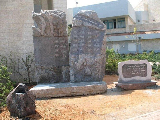 עוצבת סיני 252 (5)- אנדרטת הנצחה וגבורה
אנדרטות
הקמת אנדרטה
הקמת אנדרטאות בישראל
אנדרטאות עיצוב
בניית אנדרטאות
בניית אנדרטה
עיצוב אנדרטאות
עיצוב אנדרטה
